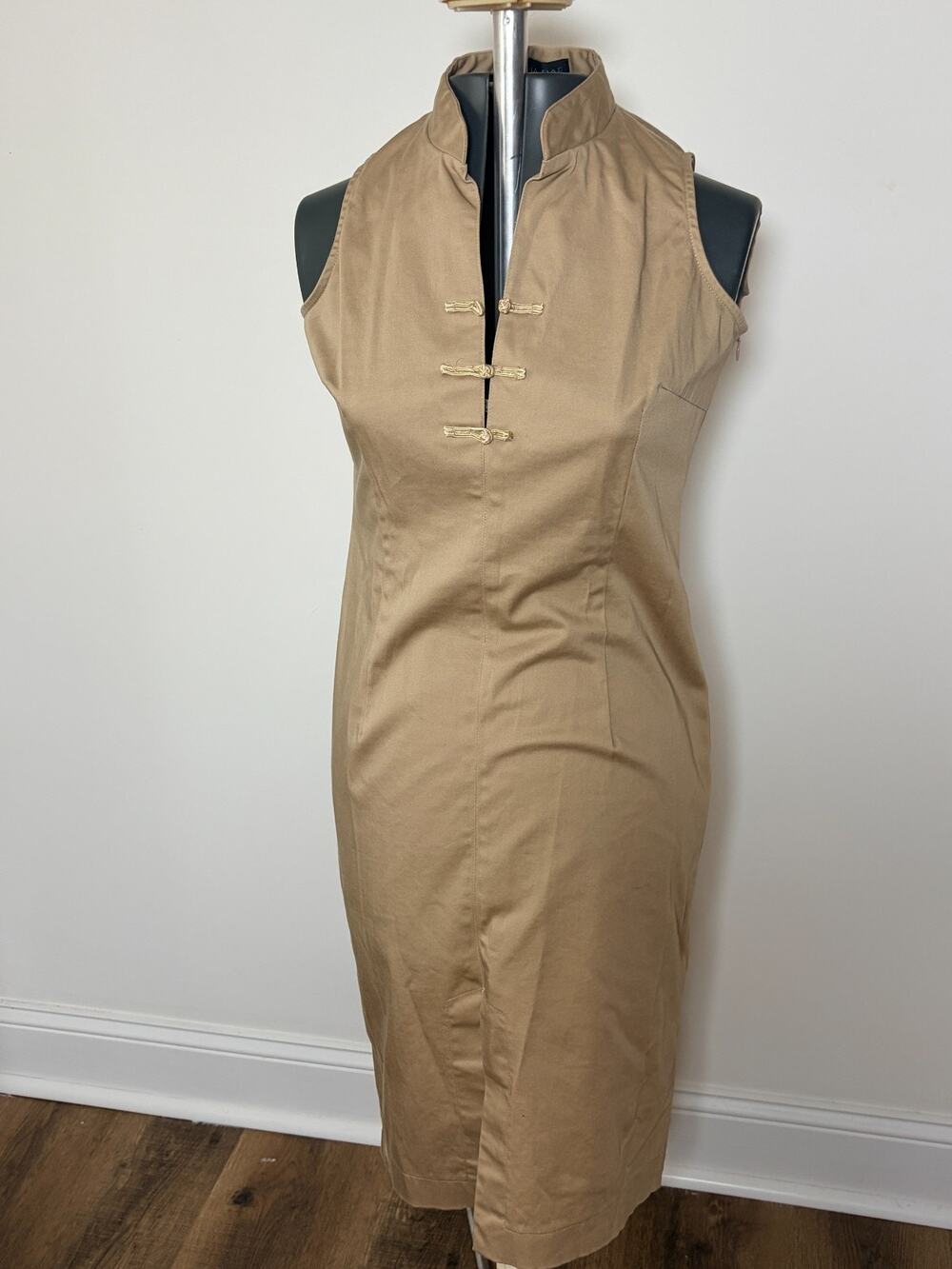 Donna Rae Khaki Tan Sleeveless Shift Dress Womens Size 10 Frog Button Detail